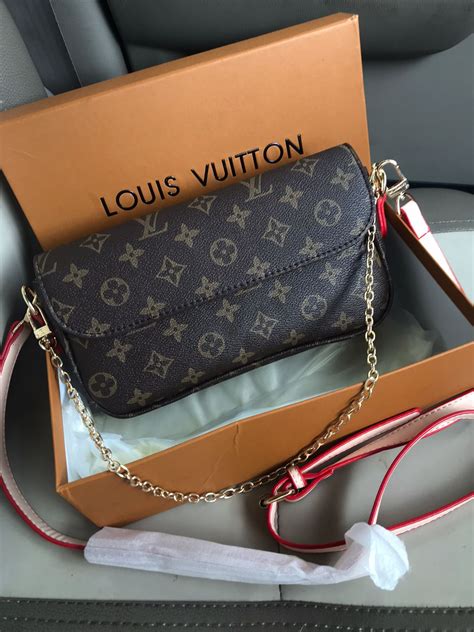 Louis Vuitton Wallet On Chain Ivy Black .